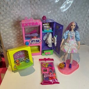 Barbie Extra  🕶️👜Surprise Fashion Playset & doll